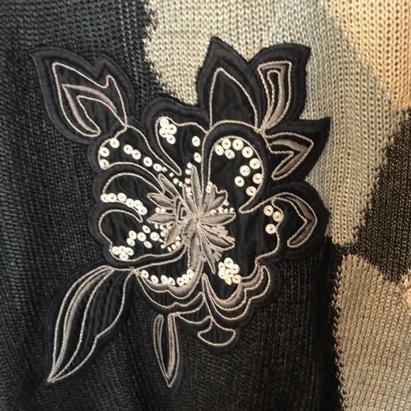 Escada Gray and Cream Crew Neck Sweater - Picture 5 of 14